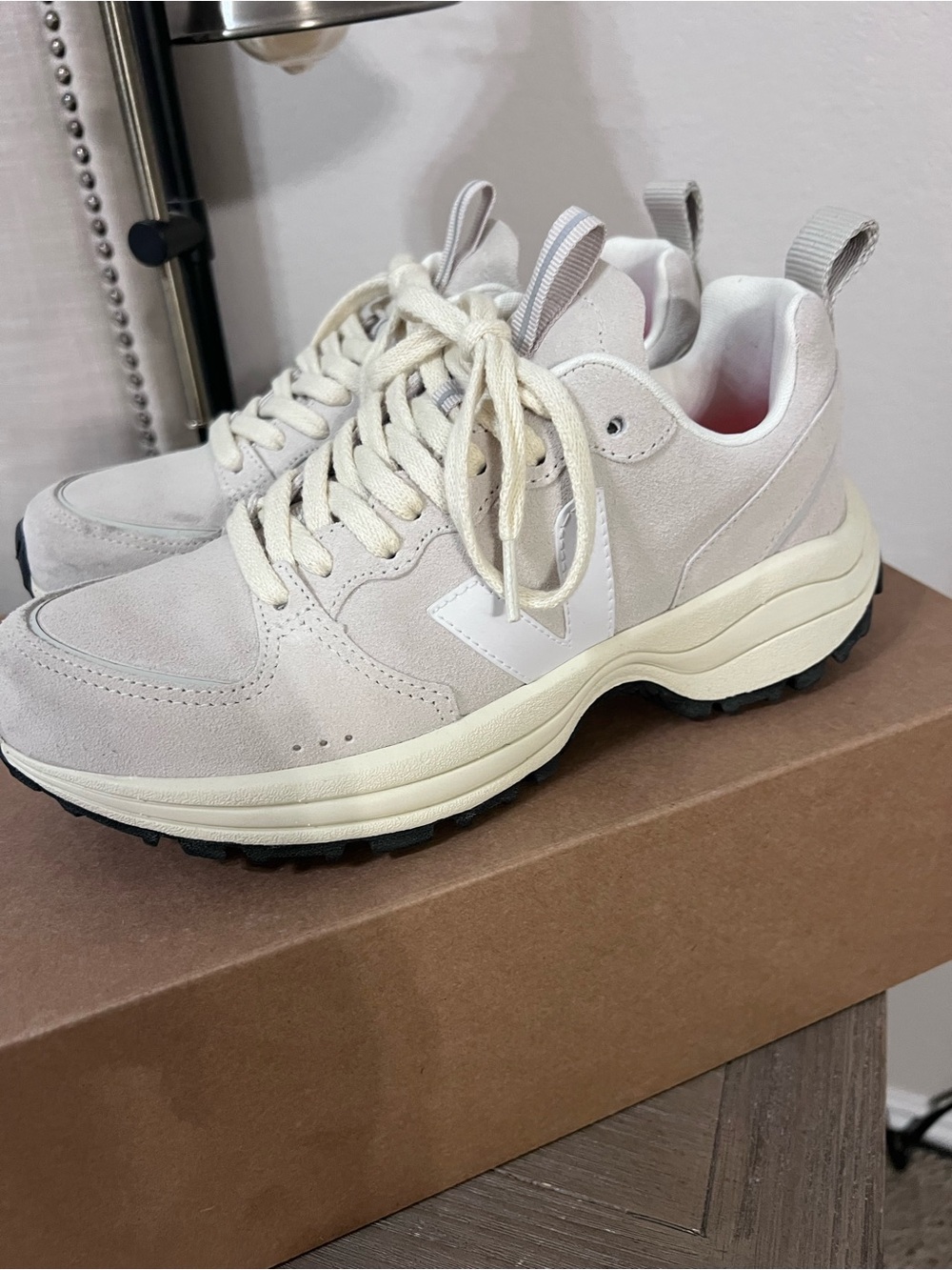 Women’s Veja Venturi Sneakers White Suede
